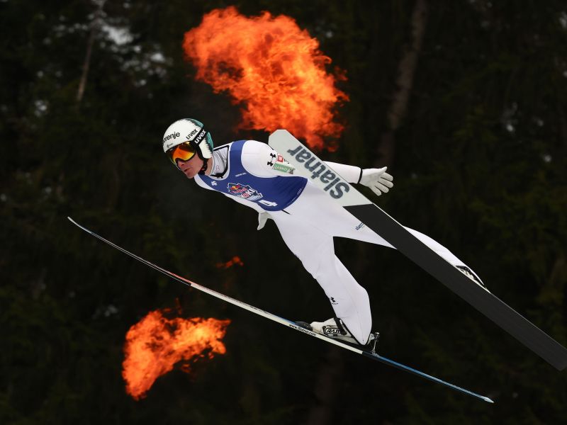 Domen Prevc ponagajal Avstrijcu in ga navdušil - njegov skok zelo poseben