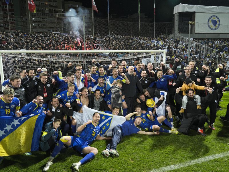 V Zenici za BiH navijal tudi slovenski superzvezdnik: Nore scene (video)