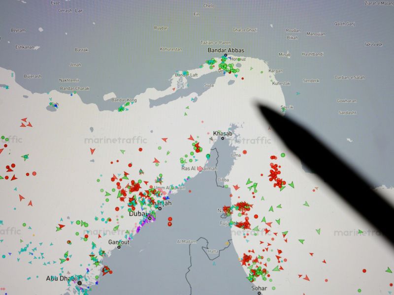 Iran in Oman v pogovorih za nov protokol za Hormuško ožino