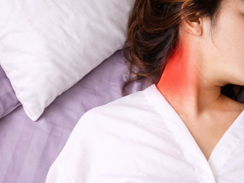 Vzglavnik iz gosjega perja ali sintetični: kateri je boljši za spanje?