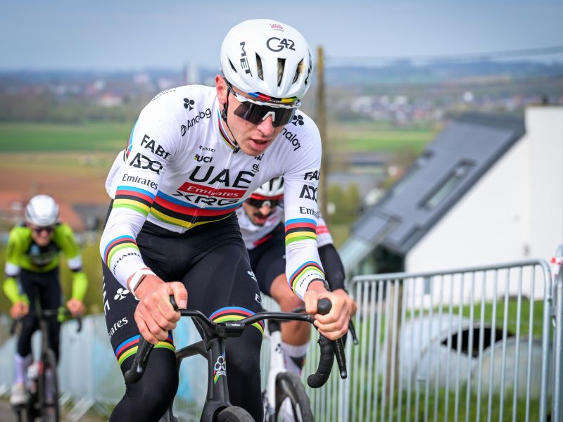 Pogačar bi moral biti diskvalificiran? Pravila jasna, a realnost takšna