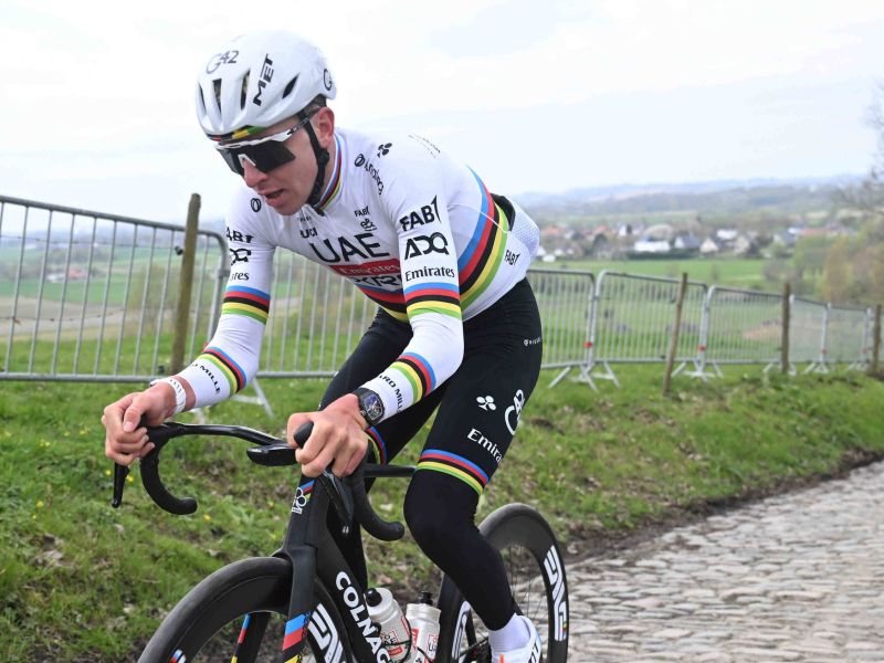 Pogačar ostal brez svojega kolesa - nato preobrat in šok za prvega favorita