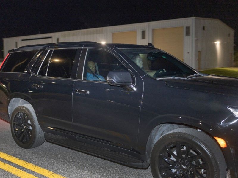 Šokanten video - nekdanji zvezdnik po prometni nesreči pijan kleči ob cesti