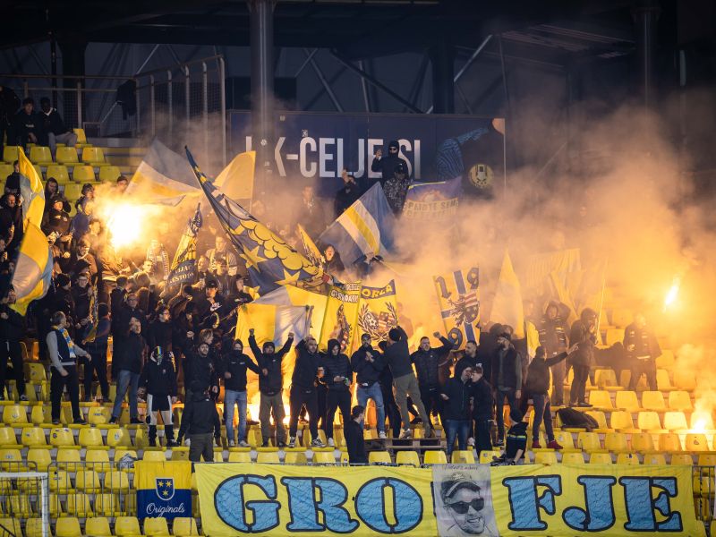 Celjski navijači s provokacijo nad Maribor: Velik transparent na tribuni