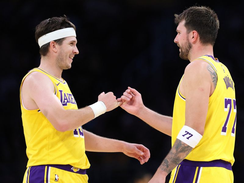 Po Dončiću poškodovan še en zvezdnik Lakersov: Odsoten bo kar dolgo ...