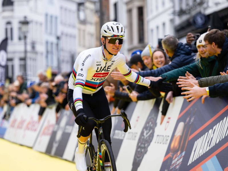 Pogačar konkurenco ukanil z goljufijo? Šala preplavila splet, kaos na dirki