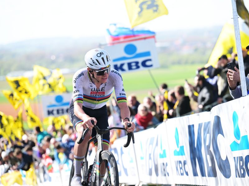 Pogačarjeva gesta, ki pove vse. Samo zmajeval je z glavo (video)