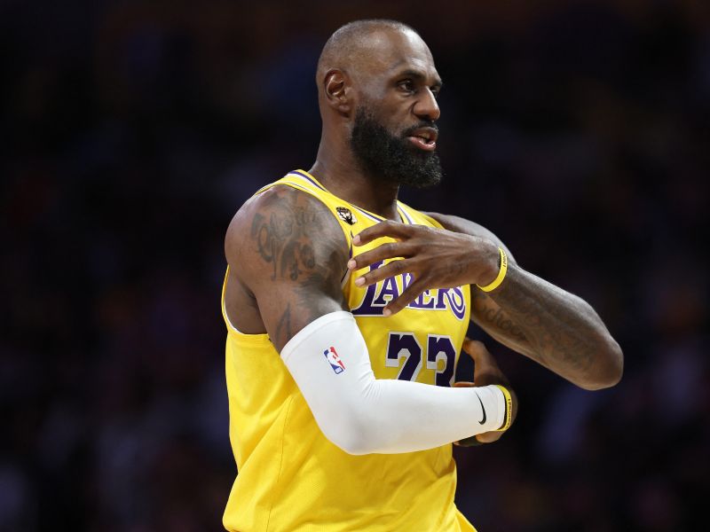 LeBron razburil in jezno odvrnil: Ali sem rekel, da ne maram temnopoltih?