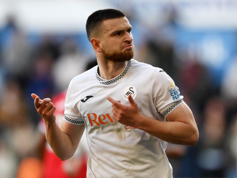 Za Vipotnika prava vojna v premier ligi, želi si ga tudi velika legenda