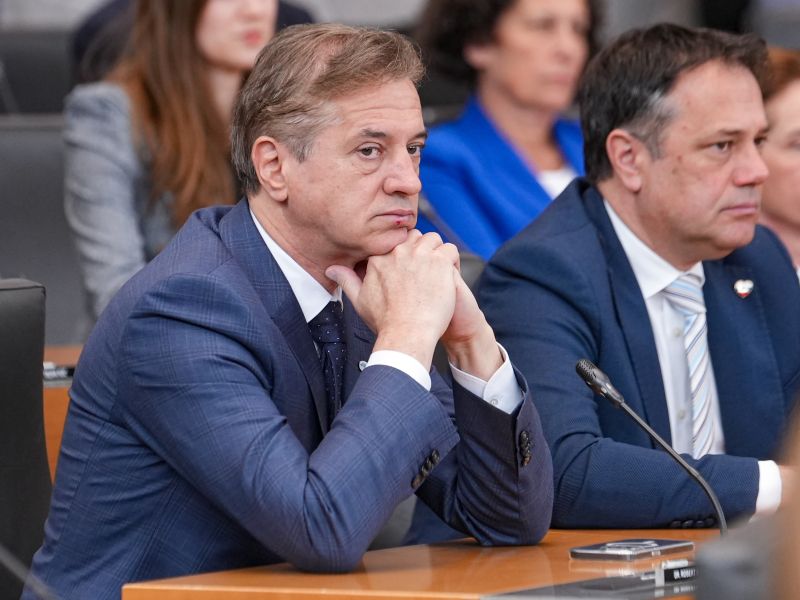 Golob: Stevanović je notarsko overil izjavo, da z Janšo ne bo sodeloval