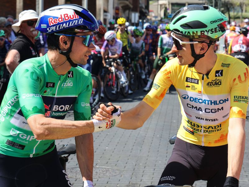 Roglič vse težje sledi mladim pištolam. Francoz kot Pogačar