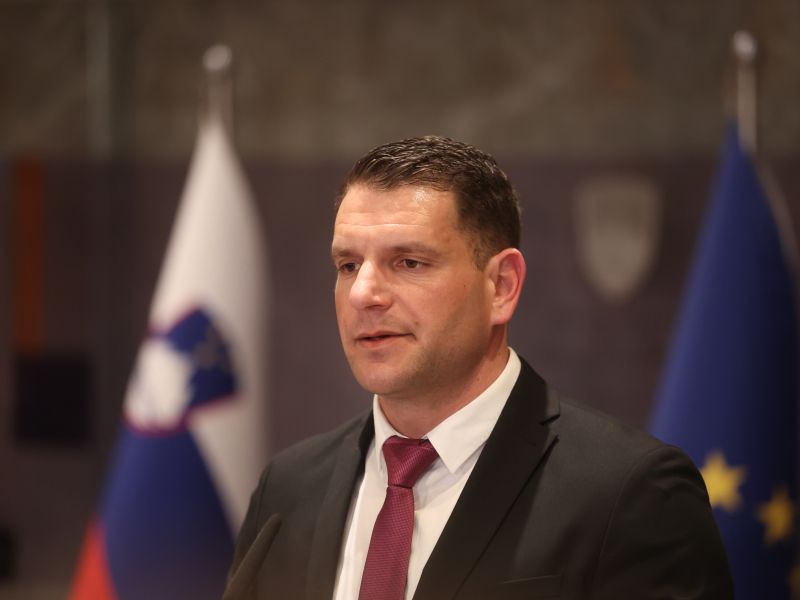 Stevanović tole vtaknil v usta v parlamentu, predsednik razdvojil javnost