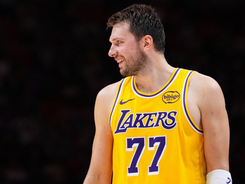 Dončiću v končnici na pomoč zvezdniški soigralec – Lakersi z odmevno potezo