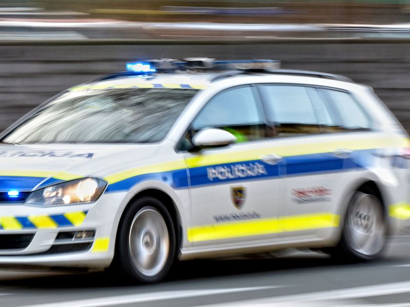 Na Metelkovi pretepli moškega in mu ukradli denar in telefon