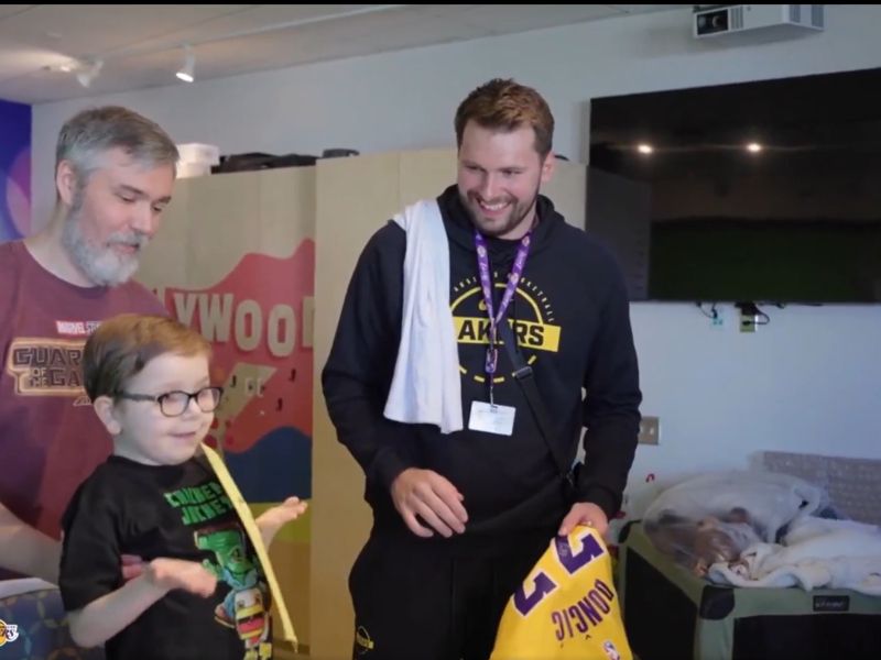 Dončića hudo bolni fantek nasmejal do solz – posnetek je hit (video)