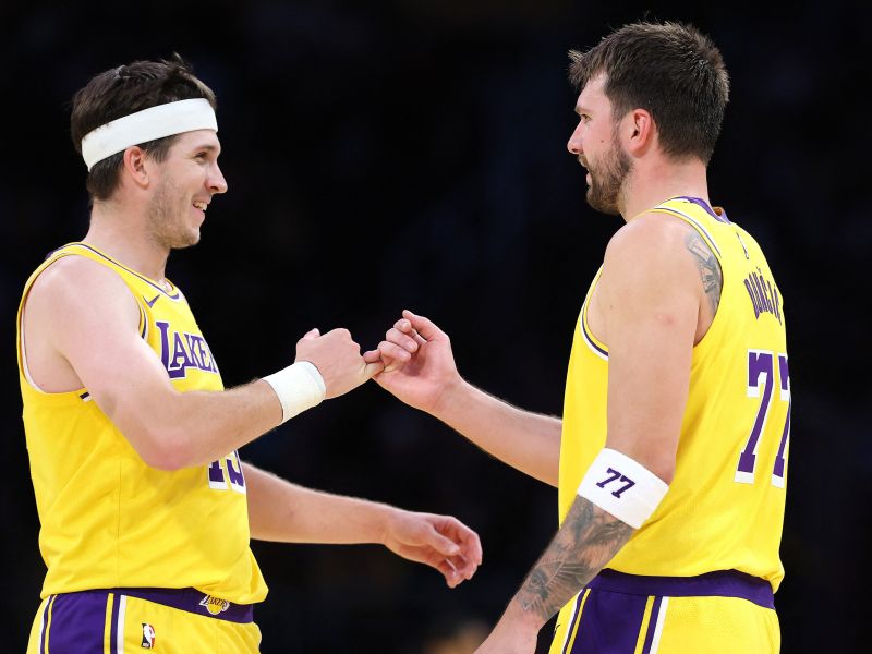 Posnetek s treninga Lakersov buri duhove, kaj se dogaja z veliko zvezdo?