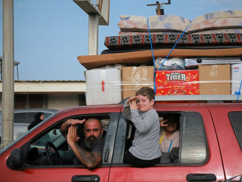 Netanjahu: Trump nas je prosil za premirje; odzivi iz sveta so mešani