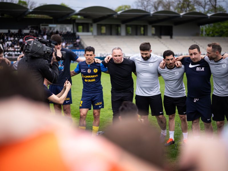 Trener Celja s čustvenim govorom po naslovu državnega prvaka (video)