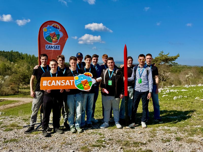 Mariborski dijaki državni prvaki v izdelavi in lansiranju mini satelitov