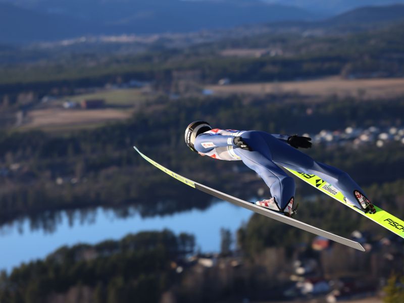Potres v smučarskih skokih. Slovenski tekmeci niso prepričani po kateri pot