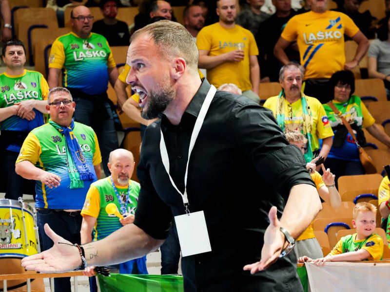 Zormana žalili, ta ni ostal dolžan: Če si z vasi, je pač tako