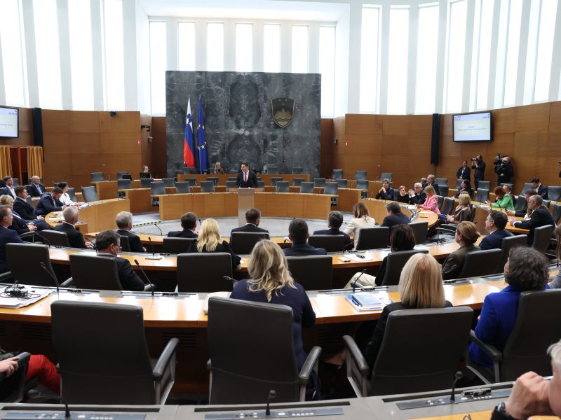 Predlogi KPK novim poslancem: Višje globe, bolj jasni postopki