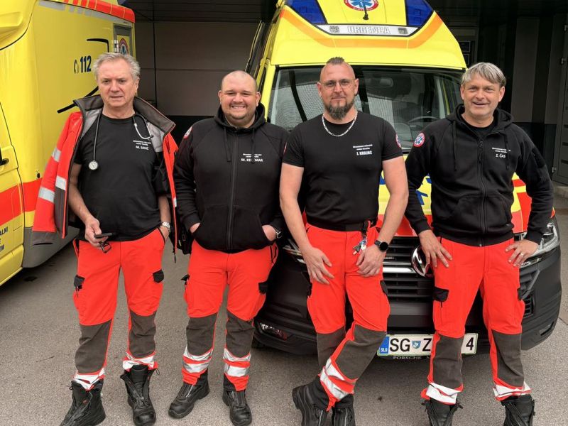 Novorojenček je pohitel: Koroški reševalci pomagali kar na...