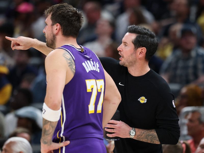 Dončićevi Lakers obupani, Redickovo razkritje pred drugo tekmo dviga prah