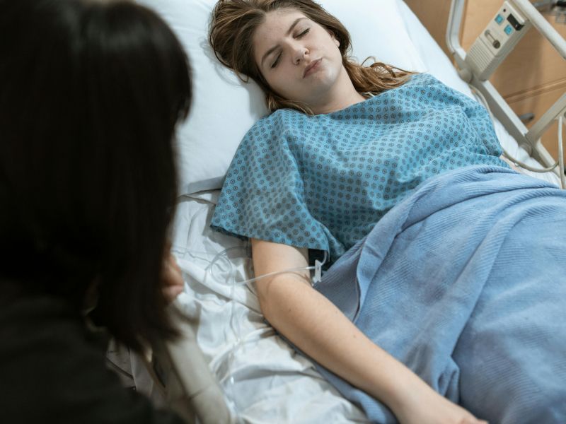 Kdo potrdi bolniško, če spremljate bolne starše ali otroka