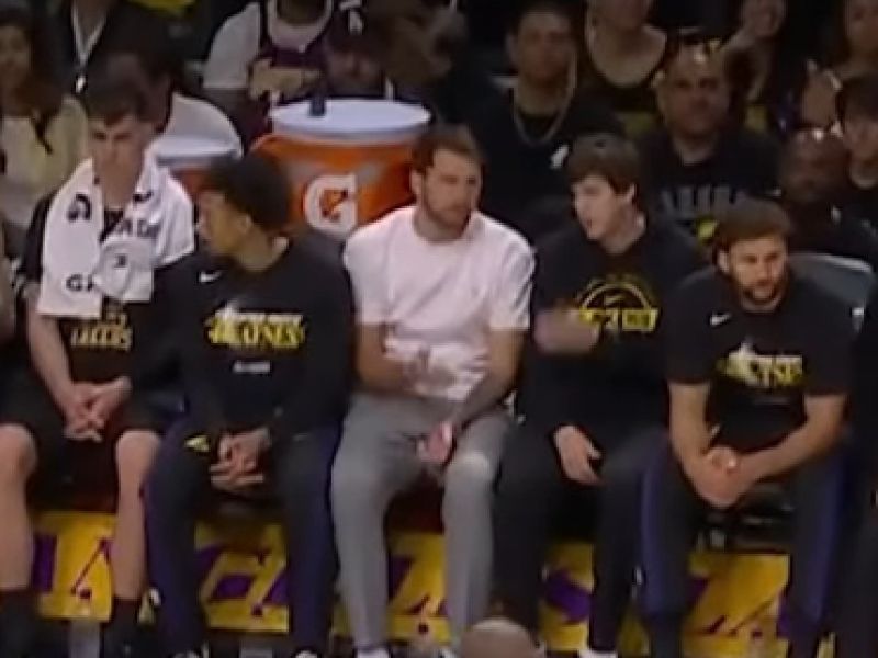 Kamere tako ujele Dončića in Reavesa: kar sta delala na klopi, je hit