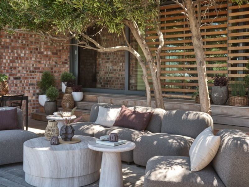 Vrt kot življenjski slog: JYSK razkriva trende, ki brišejo meje doma