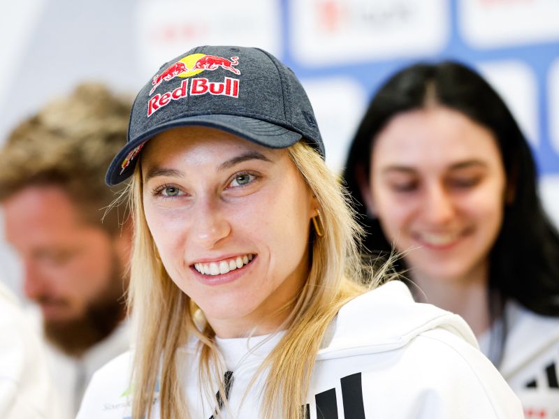 Kar Zoran Janković obljubi… Janja polaga upe v župana in ga drži za besedo