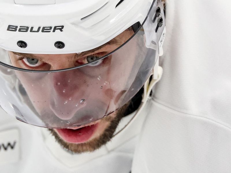 Anže Kopitar se z vsemi štirimi upira proti ugašanju luči