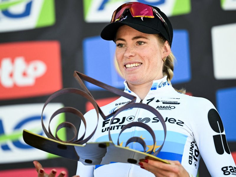 Demi Vollering, izrazita favoritinja za zmago, na dirki tudi Urška Žigart