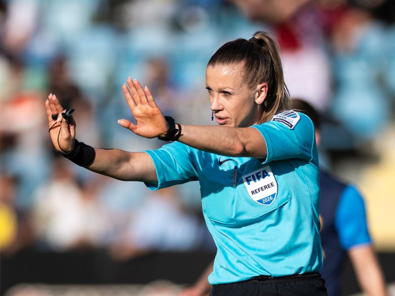 Prvaki so se pred očmi glavne sodnice poigravali s finalisti pokala