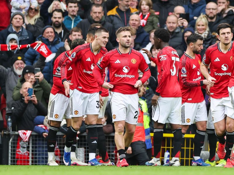 Udarno iz Manchestra: zvezdnik tik pred podpisom pogodbe, navijači vzhičeni