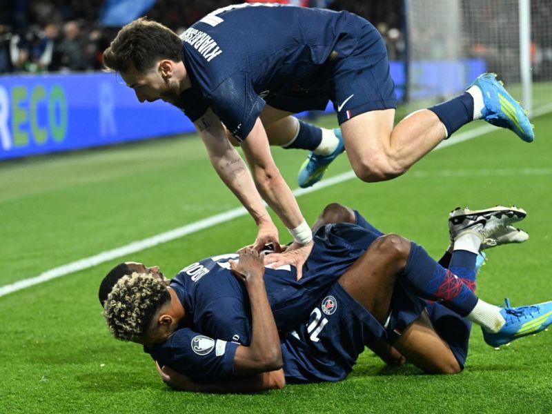 Nora tekma v Parizu, padlo je kar devet zadetkov