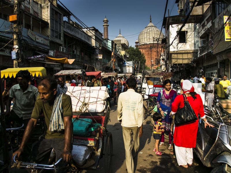 Moški v banko prinesel sestrine posmrtne ostanke, da je dokazal njeno smrt