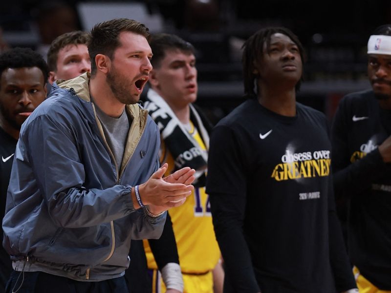 Dončić tokrat miren na klopi, Lakersi razbili Houston in utišali dvomljivce
