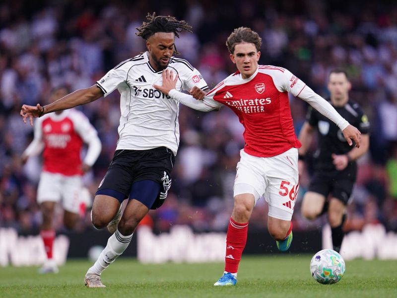 Vodilni Arsenal v mestnem obračunu boljši od Fulhama