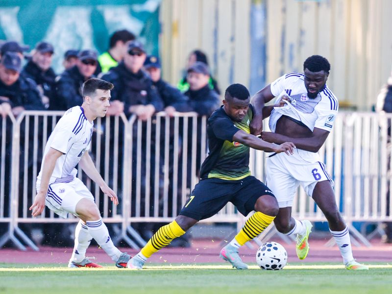 Maribor s še eno sramotno predstavo, Radomljani zasluženo slavili zmago