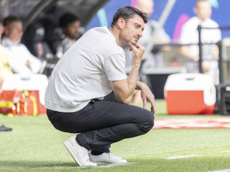 Riero v Frankfurtu - za njegovim hrbtom - kličejo s tem norim vzdevkom