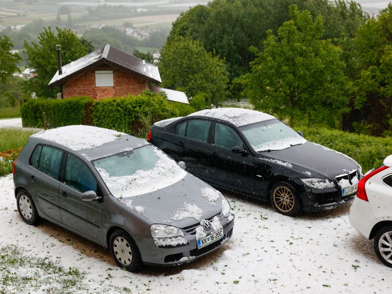 V torek sneg, toča in veter: Kaj prinaša sreda?