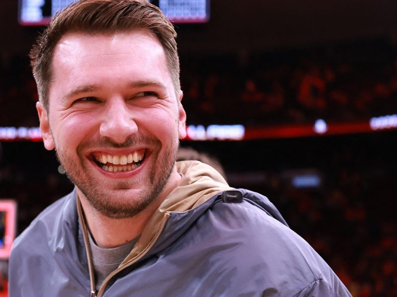 Luka, mi posodiš denar za ... - Dončićev odziv je hit, provokacija tudi