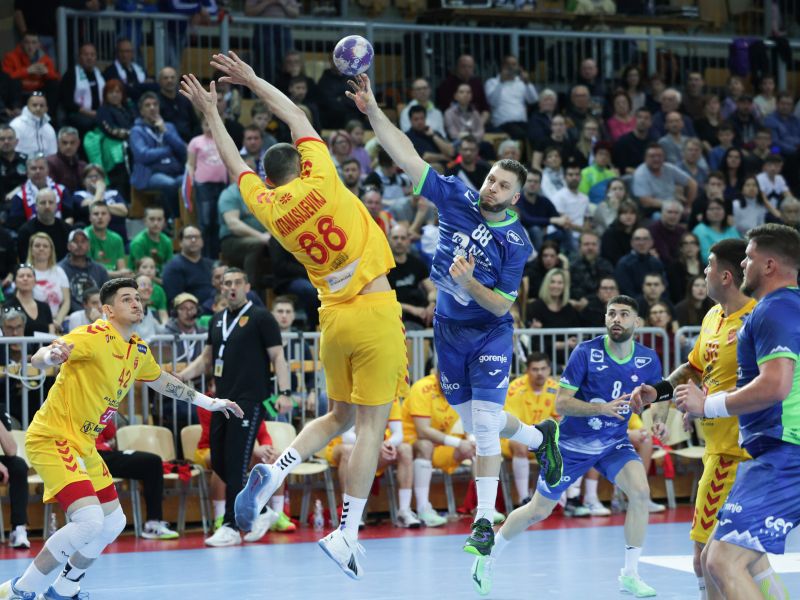 Športni uspehi in izzivi: od odbojkarskega brona do rokometne vozovnice na svetovno prvenstvo