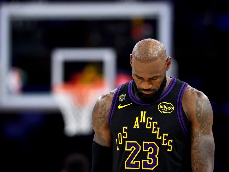 LeBrona poklicalo 'pol lige' - ali zvezdnik Lakersov zapušča Dončića?