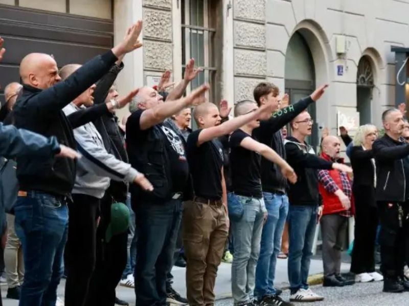 V Trstu najprej dvigali desnice, nato napadli protifašiste