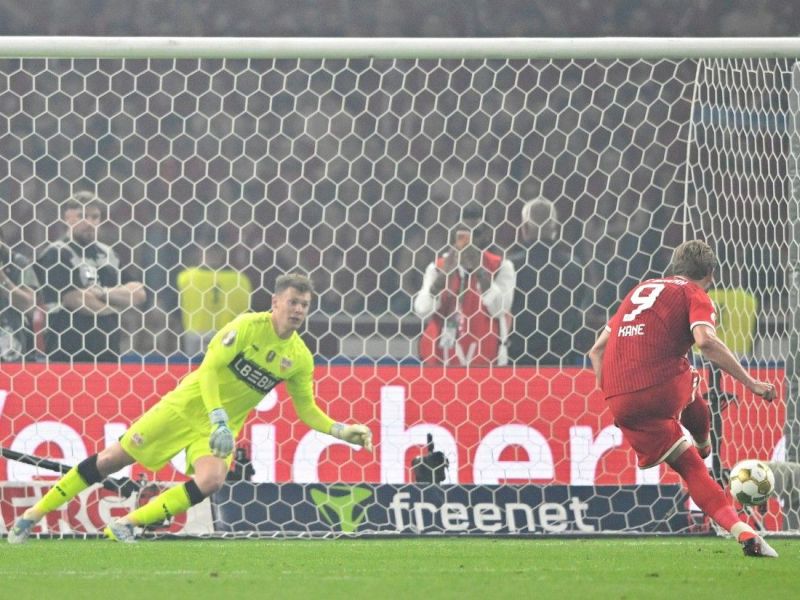 Harry Kane s trojčkom golov Bayernu zagotovil dvojno krono