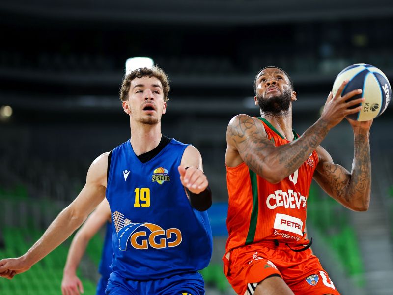 Brez presenečenja - Olimpija v finale brez drame