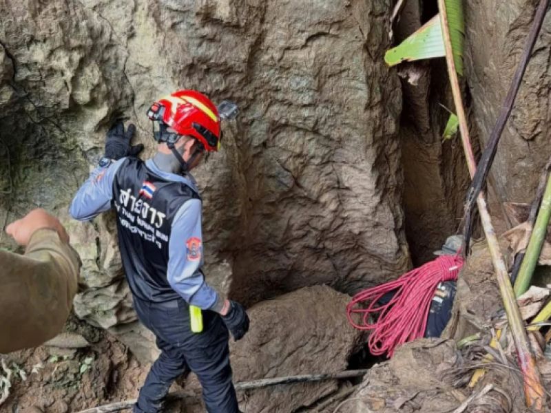Vaščani ujeti v poplavljeni jami, na kraju tudi slavni tajski reševalci